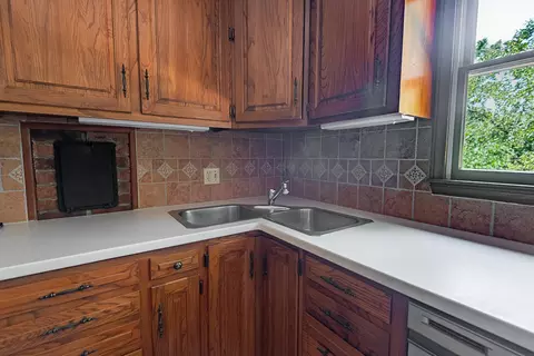 Kitchen - 4439 E Fox Bluff Ln, Springfield, MO 65809 photo 3 of 3
