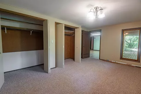 Bedroom - 4439 E Fox Bluff Ln, Springfield, MO 65809 photo 4 of 6