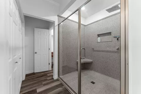 Bath - 120 Oxford Ct #2, Branson, MO 65616 photo 2 of 5
