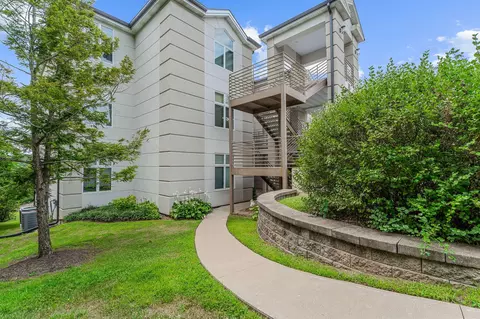 Exterior - 120 Oxford Ct #2, Branson, MO 65616 photo 2 of 6