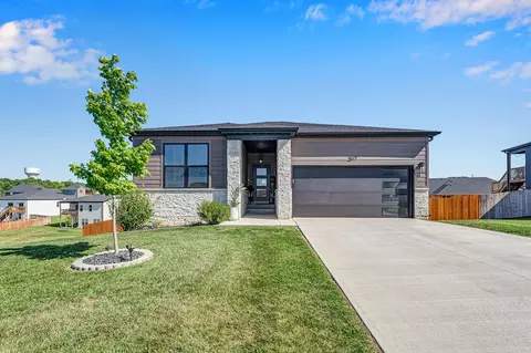 Exterior - 2617 W Goldfinch Dr, Ozark, MO 65721 photo 2 of 10