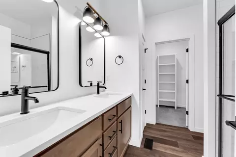 Bath - 2617 W Goldfinch Dr, Ozark, MO 65721 photo 1 of 4