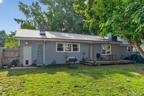 Exterior - 203 S Burton Ave, Springfield, MO 65802 photo 4 of 6