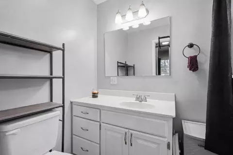 Bath - 203 S Burton Ave, Springfield, MO 65802 photo 1 of 3