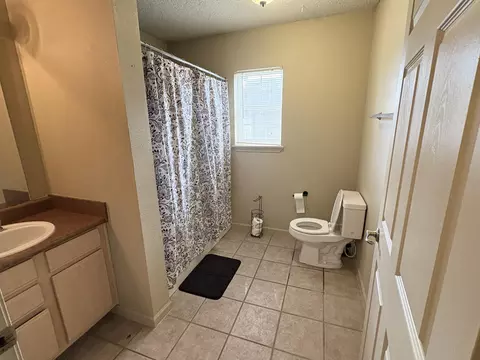 Bath - 3843 W Cloverleaf Ter, Battlefield, MO 65619 photo 3 of 3
