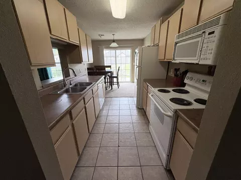 Kitchen - 3843 W Cloverleaf Ter, Battlefield, MO 65619 photo 2 of 2