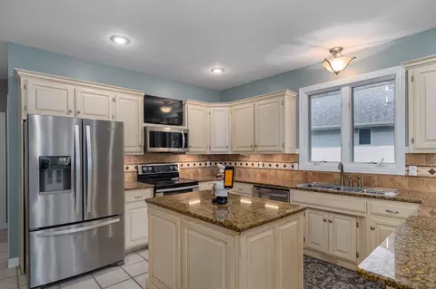Kitchen - 2188 S Celebration Ave, Springfield, MO 65809 photo 4 of 5