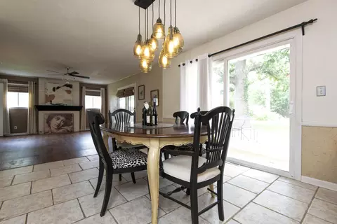 Dining - 2619 E Stanford St, Springfield, MO 65804 photo 1 of 2
