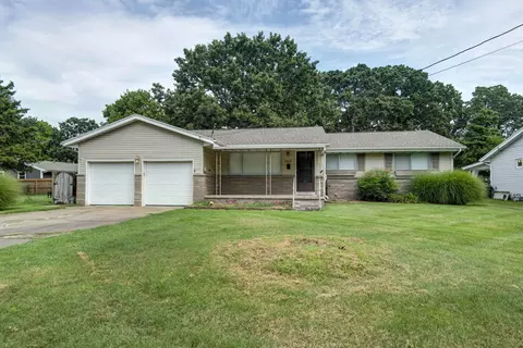 Exterior - 2619 E Stanford St, Springfield, MO 65804 photo 2 of 9