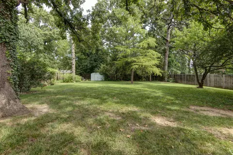 Exterior - 2619 E Stanford St, Springfield, MO 65804 photo 7 of 9