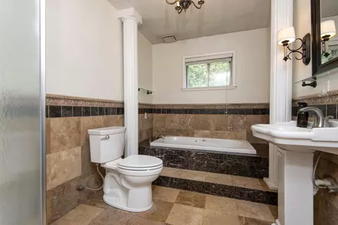 Bath - 2619 E Stanford St, Springfield, MO 65804 photo 1 of 5