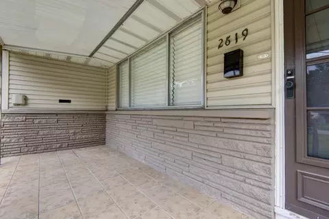 Exterior - 2619 E Stanford St, Springfield, MO 65804 photo 3 of 9