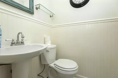 Bath - 2619 E Stanford St, Springfield, MO 65804 photo 5 of 5