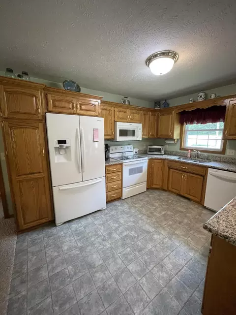 Kitchen - 5910 S St Highway 5, Ava, MO 65608 photo 5 of 5