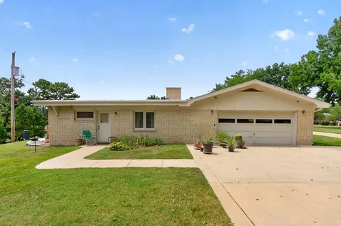 Exterior - 520 Parnell Dr, Branson, MO 65616 photo 4 of 16