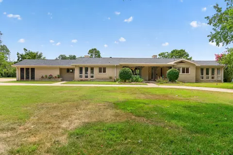 Exterior - 520 Parnell Dr, Branson, MO 65616 photo 2 of 16