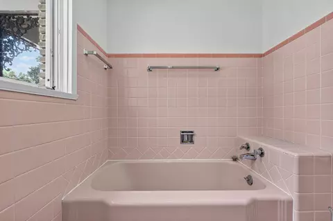 Bath - 520 Parnell Dr, Branson, MO 65616 photo 4 of 7