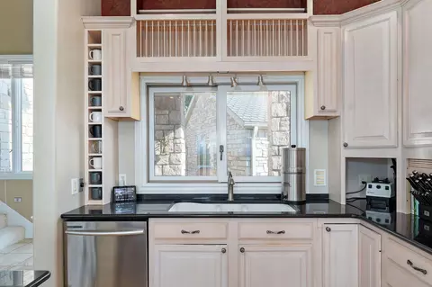 Kitchen - 14 Dalton Cir, Branson, MO 65616 photo 5 of 5