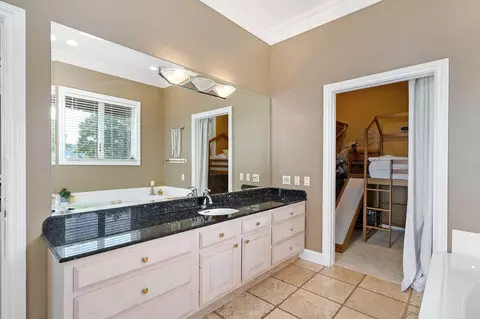 Bath - 14 Dalton Cir, Branson, MO 65616 photo 3 of 8