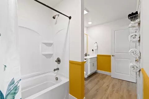 Bath - 403 Veterans Blvd #401, Branson, MO 65616 photo 5 of 5