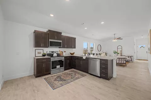 Kitchen - 1005 W Pebblebrooke Dr, Ozark, MO 65721 photo 3 of 4