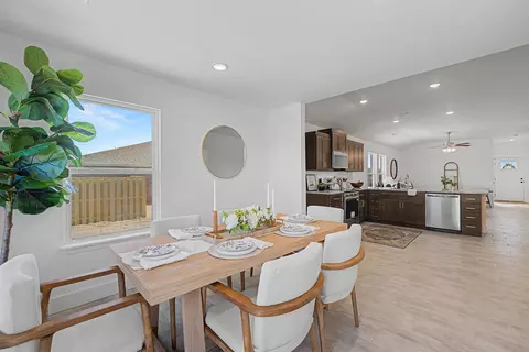 Dining - 1005 W Pebblebrooke Dr, Ozark, MO 65721 photo 2 of 2