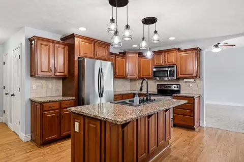 Kitchen - 1504 S Blockade Rd, Republic, MO 65738 photo 3 of 5