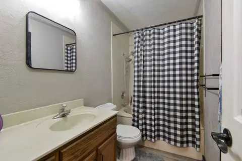 Bath - 604 N Meteor Ave, Springfield, MO 65802 photo 1 of 1