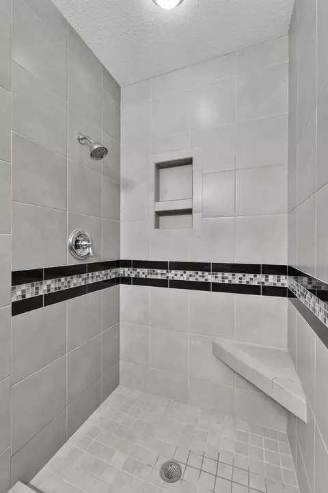 Bath - 5809 S Clay Ave, Springfield, MO 65810 photo 4 of 6