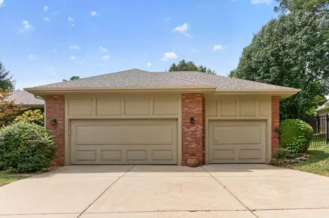 Exterior - 5809 S Clay Ave, Springfield, MO 65810 photo 5 of 8