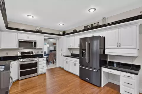 Kitchen - 5809 S Clay Ave, Springfield, MO 65810 photo 4 of 5