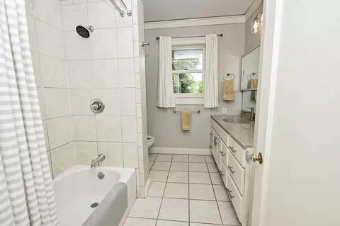 Bath - 941 S Pickwick Ave, Springfield, MO 65804 photo 3 of 4