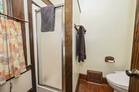 Bath - 941 S Pickwick Ave, Springfield, MO 65804 photo 2 of 4