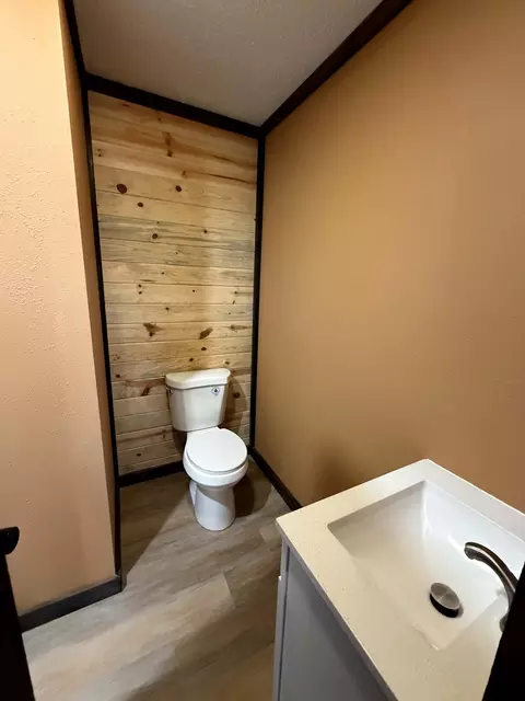 Bath - 184 Amherst Rd, Branson, MO 65616 photo 1 of 3