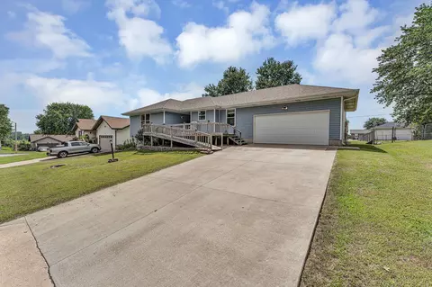 Exterior - 711 S Rice St, Nixa, MO 65714 photo 3 of 11