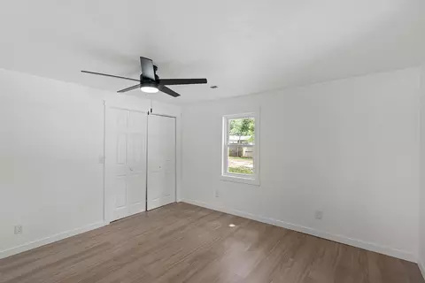 Bedroom - 205 S Pine St, Billings, MO 65610 photo 4 of 6