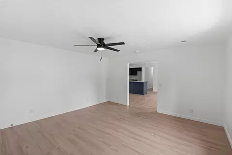 Living - 205 S Pine St, Billings, MO 65610 photo 6 of 9