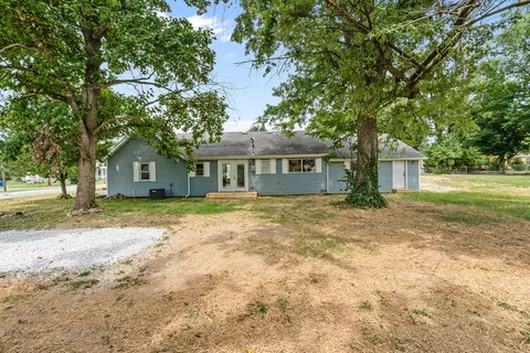 Exterior - 205 S Pine St, Billings, MO 65610 photo 6 of 9