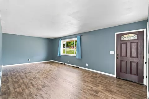 Living - 1314 7th St, Monett, MO 65708 photo 3 of 5