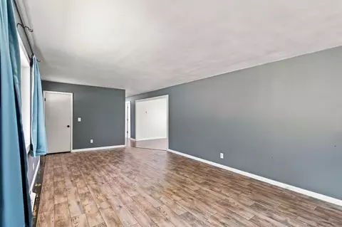 Living - 1314 7th St, Monett, MO 65708 photo 4 of 5