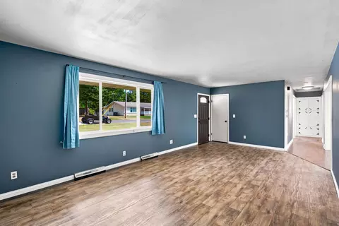 Living - 1314 7th St, Monett, MO 65708 photo 5 of 5