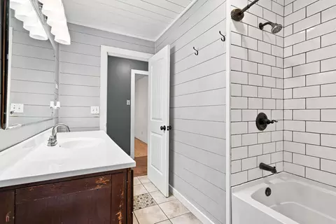 Bath - 1314 7th St, Monett, MO 65708 photo 1 of 5