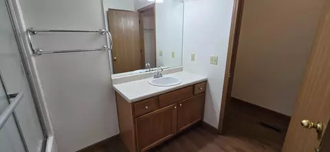 Bath - 1632 E Adams St, Springfield, MO 65803 photo 2 of 3