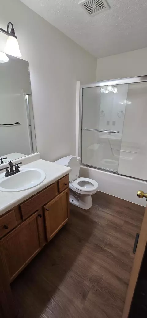 Bath - 1632 E Adams St, Springfield, MO 65803 photo 3 of 3