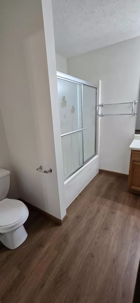 Bath - 1632 E Adams St, Springfield, MO 65803 photo 1 of 3