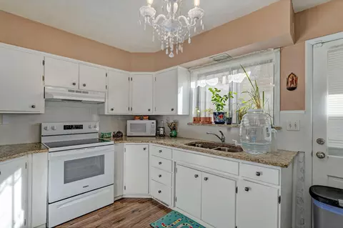 Kitchen - 1909 S Nettleton Ave, Springfield, MO 65807 photo 1 of 2