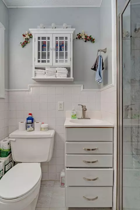 Bath - 1909 S Nettleton Ave, Springfield, MO 65807 photo 1 of 3