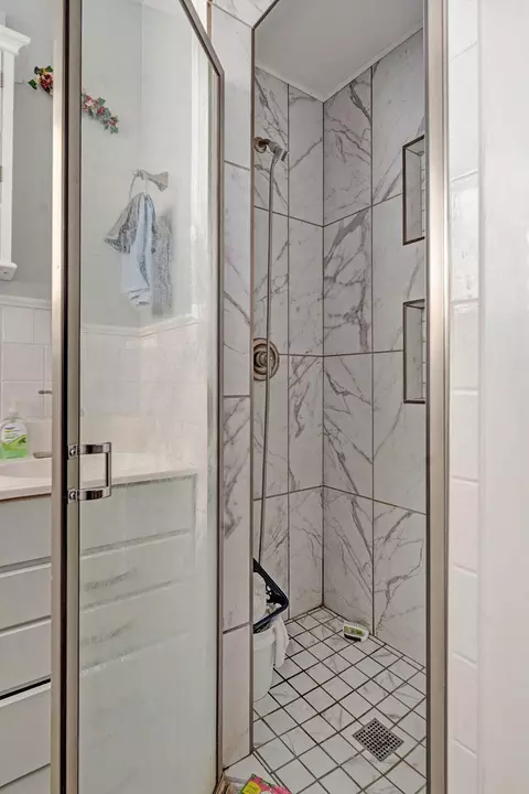 Bath - 1909 S Nettleton Ave, Springfield, MO 65807 photo 2 of 3