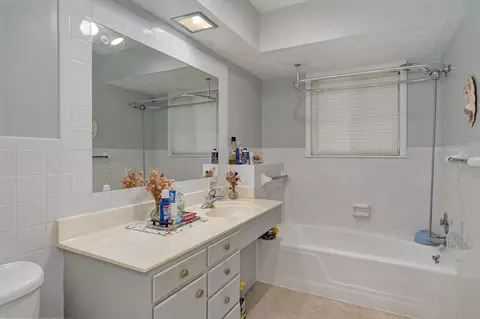 Bath - 1909 S Nettleton Ave, Springfield, MO 65807 photo 3 of 3
