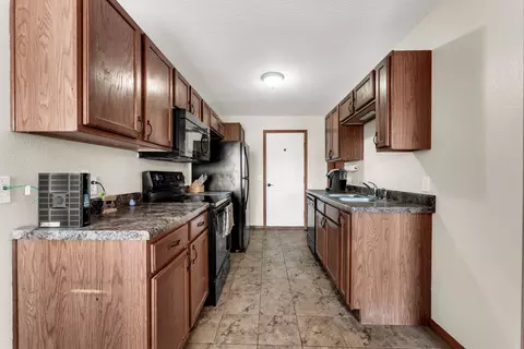 Kitchen - 2462 W Cedar Creek Dr, Springfield, MO 65803 photo 1 of 3
